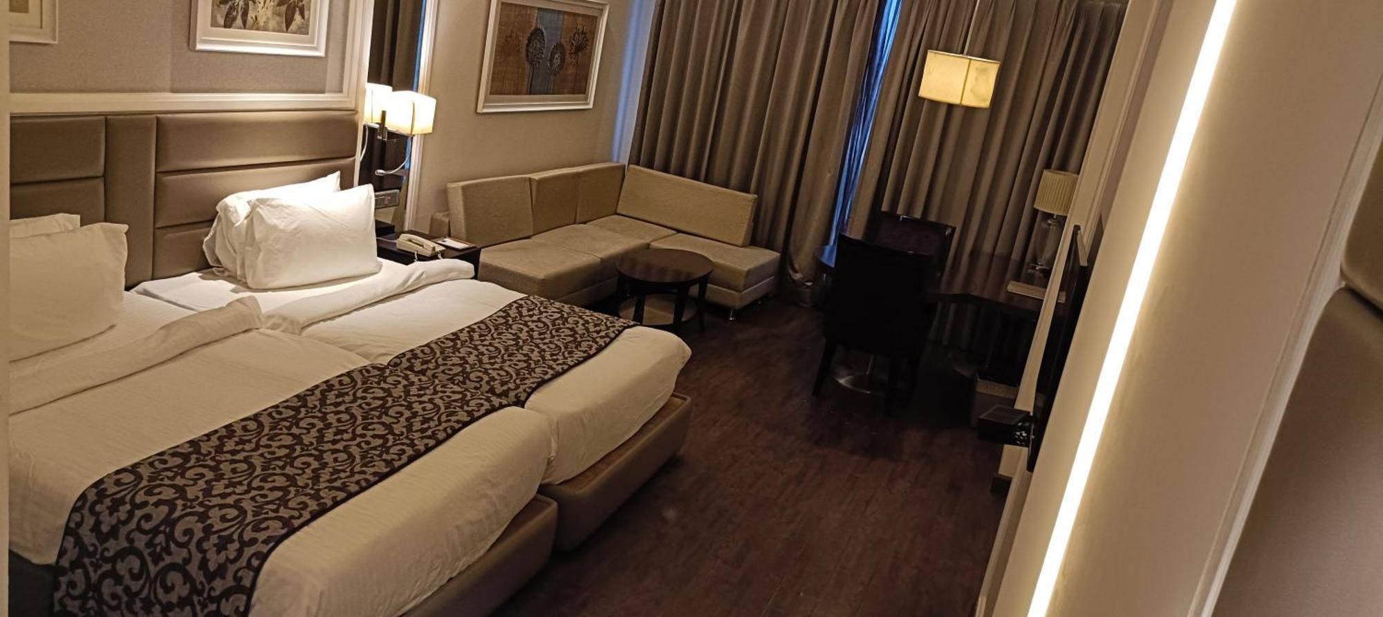 Singhania Sarovar Portico Rāipur Exteriör bild