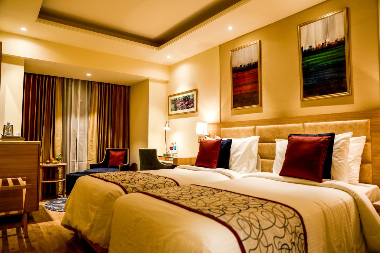 Singhania Sarovar Portico Rāipur Exteriör bild